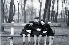 1952, Somlói Miklós dr., smile, bench, kids, mother, double-breasted coat, Fortepan #204359