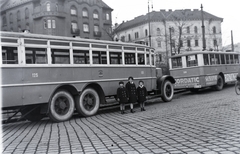 Magyarország, Budapest IX., Boráros tér, háttérben a Lónyay utca és a Ráday utca torkolata., 1925, Somogyvári Gergő, autóbusz, MÁVAG-Mercedes-Benz, MÁVAG N26, Budapest, Büssing-márka, hárman, Fortepan #204366