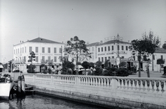 Olaszország, Velence, Lido, Piazzale Santa Maria Elisabetta., 1933, Somogyvári Gergő, korlát, vízpart, balusztrád, reklám, Fortepan #204437