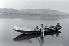 Magyarország,Dunakanyar, Visegrád, a Duna-part a Szentendrei-sziget csúcsa közelében, 1938, Somogyvári Gergő, férfiak, ladik, Fortepan #204454