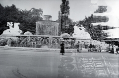 Németország, München, Lenbachplatz, Wittelsbacher Brunnen. Az elforgatott képen a Miasszonyunk-templom (Frauenkirche) és az Új Városháza., 1932, Somogyvári Gergő, rontott fotó, kettős expozíció, Fortepan #204481