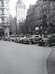 Németország, München, Marienplatz, szemben a Régi Városháza óratornya., 1932, Somogyvári Gergő, óratorony, automobil, parkoló, Fortepan #204483