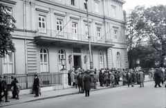 Németország, München, Brienner Strasse 34., Braunes Haus, a Nationalsozialistische Deutsche Arbeiterpartei (NSDAP) központja 1930. és1945. között., 1935, Somogyvári Gergő, csoportosulás, horogkereszt, nácizmus, Fortepan #204484