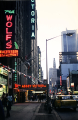 Amerikai Egyesült Államok, New York, Hetedik sugárút a Nyugati 52. utcától a Times Square irányába nézve., 1978, Szilágyi Zsófia, Fortepan #204555