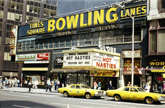 Amerikai Egyesült Államok, New York, Broadway a Times Square-nél, balra a Nyugati 43. utca., 1978, Szilágyi Zsófia, Fortepan #204558