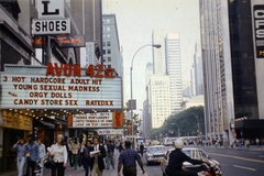 Amerikai Egyesült Államok, New York, Nyugati 42. utca a Hatodik sugárút (Avenue of the Americas) és a Bryant Park felé nézve., 1978, Szilágyi Zsófia, Fortepan #204570