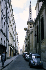 France, Paris, Szent Lajos-sziget, Rue Saint-Louis en l'Île, jobbra a Szent Lajos-templom (Église Saint-Louis-en-l'Île)., 1969, Szilágyi Zsófia, Fortepan #204603