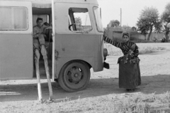 Uzbekistan, Samarkand, mutatványosok az Ulug'bek medresze mögötti területen, a Registon ko'chasi (ulica Regisztanszkaja) közelében (később park)., 1971, Kereki Sándor, Soviet Union, showman, stilt, Fortepan #204694