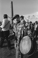 Uzbekistan, Samarkand, mutatványosok az Ulug'bek medresze mögötti területen, a Registon ko'chasi (ulica Regisztanszkaja) közelében (később park)., 1971, Kereki Sándor, Soviet Union, drum, Fortepan #204697