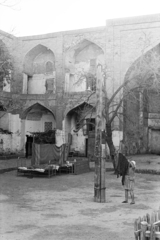 Uzbekistan, 1971, Kereki Sándor, Soviet Union, iron bed, hanging clothes, cover, Fortepan #204718