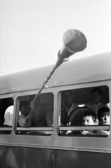 Üzbegisztán, Szamarkand, mutatványosok az Ulug'bek medresze mögötti területen, a Registon ko'chasi (ulica Regisztanszkaja) közelében (később park)., 1971, Kereki Sándor, Szovjetunió, kürt, Fortepan #204754