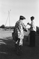 Üzbegisztán, Szamarkand, mutatványosok az Ulug'bek medresze mögötti területen, a Registon ko'chasi (ulica Regisztanszkaja) közelében (később park)., 1971, Kereki Sándor, Szovjetunió, dob, Fortepan #204768