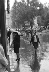 Hungary, Budapest V., Váci utca, szemben a Vörösmarty tér., 1969, Kereki Sándor, Budapest, umbrella, rain, costume, Fortepan #204876