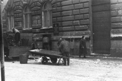 Magyarország, Budapest VI., Aradi utca 53-55. a Szinyei Merse Pál utca saroknál., 1971, Kereki Sándor, fa, szállítás, tüzifa, cégér, brikett, szén, Budapest, Fortepan #204943