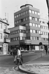 Bosznia-Hercegovina, Banja Luka, ulica Kralja Petra I Karađorđevića, előtérben az ulica Zdravka Čelara sarok, balra a Bulevar cara Dušana., 1968, Kopányi György, Jugoszlávia, Fortepan #204955