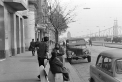 Magyarország, Budapest V., Belgrád rakpart, balra a Sörház utca torkolata, háttérben jobbra a Szabadság híd., 1972, Kereki Sándor, GAZ-márka, GAZ 69, Budapest, gaz, Fortepan #205007