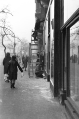 Magyarország, Budapest V., a Szent István körút 5-ös számú háztól a Honvéd utca felé nézve., 1968, Kereki Sándor, Budapest, létra, Fortepan #205039