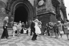 Czech Republik, Prague, Orloj., 1974, Kereki Sándor, Czechoslovakia, wedding ceremony, hold in arms, bride, Fortepan #205161