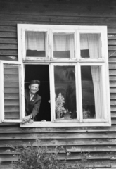 Poland, 1974, Kereki Sándor, window, peeking, leaning out of the window, Fortepan #205173