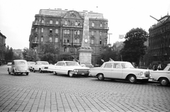 Magyarország, Budapest XI., Szent Gellért tér, Szovjet hősi emlékmű., 1966, Beyer Norbert, német gyártmány, amerikai gyártmány, Mercedes-márka, Cadillac-márka, Mercedes W111, Cadillac de Ville, Budapest, Fortepan #20526