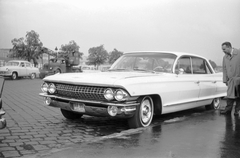 Magyarország, Budapest XI., Szent Gellért tér, Cadillac Sedan de Ville tipusú személygépkocsi., 1966, Beyer Norbert, amerikai gyártmány, Cadillac-márka, automobil, Cadillac de Ville, autódaru, Budapest, Fortepan #20528