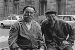 Hungary, Budapest VI., a felvétel a Csengery utca 48-as számú ház előtt készült., 1976, Kereki Sándor, Budapest, sitting, moustache, double portrait, worker, glasses, Fortepan #205298