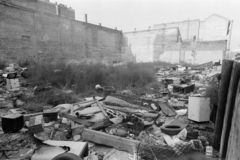 Hungary, Budapest VIII., a Magdolna (Koltói Anna) utca 38 számú üres telek a Lujza utca sarkán., 1976, Kereki Sándor, Budapest, trash, vacant land, Fortepan #205313