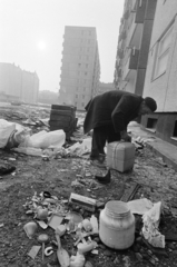 Hungary, Budapest XIII., a Visegrádi utca 61. számú panelház hátsó, park felőli oldalától a Gogol utca irányába nézve., 1976, Kereki Sándor, Budapest, trash, Fortepan #205316