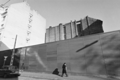 Hungary, Budapest VII., a Bethlen Gábor utca 31-es számú épület (később étterem) a Marek József utca sarkán., 1976, Kereki Sándor, Budapest, Best of, fence, firewall, Fortepan #205339