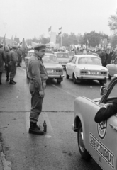 Hungary, Budapest XIV., Ötvenhatosok tere (Felvonulási tér), május 1-i felvonulás, szemben a dísztribün., 1974, Kereki Sándor, march, number plate, Budapest, road assistance, Workers' Militia, Fortepan #205354