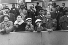 Hungary, Budapest XIV., Ötvenhatosok tere (Felvonulási tér), május 1-i felvonulás, meghívott vendégek tribünje., 1974, Kereki Sándor, Budapest, beret, twins, African Native Tribes, audience, Fortepan #205360