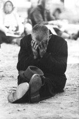 1974, Kereki Sándor, hat, gesture, sitting on the ground, old person, Fortepan #205578