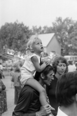 1974, Kereki Sándor, sitting on the shoulders, Fortepan #205605