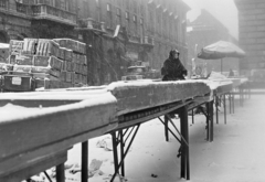 Magyarország, Budapest VI., Hunyadi téri piac. Háttérben távolabb a Csengery utca - Andrássy út (Népköztársaság útja) kereszteződése., 1971, Kereki Sándor, tél, piac, Budapest, Fortepan #205703