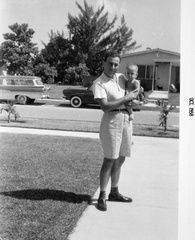 USA, 1958, Fortepan, portrait, automobile, fatherhood, hold in arms, Fortepan #20572