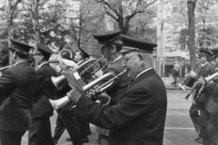 Magyarország, Budapest VI., Andrássy út (Népköztársaság útja), háttérben a 118. és 120-as számú ház., 1973, Kereki Sándor, felvonulás, zenekar, fúvószenekar, Budapest, Fortepan #205764