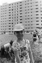 Magyarország, Budapest XIV., Örs vezér útja, háttérben az Örs vezér tere 11-14. számú ház hátsó homlokzata., 1977, Kereki Sándor, Budapest, gyerekek, Fortepan #205805