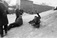 Magyarország, Budapest VII., Klauzál tér., 1975, Kereki Sándor, Budapest, tél, szánkó, Fortepan #205890