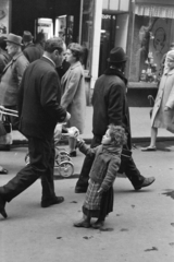 Hungary, Budapest V., Váci utca., 1976, Kereki Sándor, Budapest, beggar, kid, Fortepan #206067