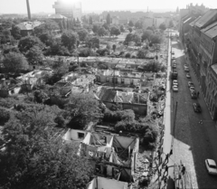 Magyarország, Budapest IX., a Mihálkovics-telep bontása, balra a Haller utca (Hámán Kató út), távolabb az Országos Kardiológiai Intézet épülete. Jobbra a Mihálkovics utca házsora., 1978, Kereki Sándor, Budapest, madártávlat, Fortepan #206102