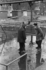 Magyarország, Budapest VI., Hunyadi tér., 1971, Kereki Sándor, Budapest, tócsa, gyerekek, Fortepan #206167