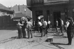 Magyarország, Óbuda, Budapest III., Lajos utca a Fényes Adolf utca torkolatánál, Az özvegy és a százados című film forgatásakor., 1967, Kereki Sándor, filmforgatás, reflektor, Budapest, fahrt-sín, Fortepan #206212