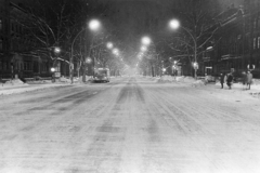 Hungary, Budapest VI., Andrássy út (Népköztársaság útja) a Kodály köröndtől a Hősök tere irányába nézve., 1974, Kereki Sándor, Ikarus-brand, bus stop, bus, night, street view, snow, Budapest, Fortepan #206273