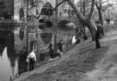 Hungary, Budapest XIV., a Városligeti-tó partja, szemben Vajdahunyad várába vezető kőhíd., 1972, Kereki Sándor, Budapest, Fortepan #206317