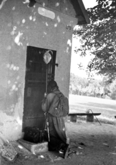 Hungary, Budapest XII., Anna-rét, Szent Anna-kápolna., 1969, Kereki Sándor, Budapest, kneeling, devotee, Fortepan #206327