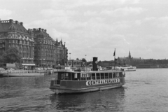 Svédország, Stockholm, a Slussen - Djurgården hajójárat Nybrohamnen-ről fotózva, háttérben balra a Strandvägen 7. és 9-es számú ház, jobbra a Nordiska Museet., 1970, Kopányi György, hajó, Fortepan #206371