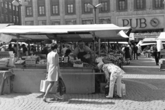 Svédország, Stockholm, Hötorget, háttérben a PUB (Paul Urbanus Bergström egykori áruháza)., 1970, Kopányi György, Fortepan #206373