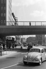 Svédország, Stockholm, Sveavägen a Sergels Torg felől., 1970, Kopányi György, Volkswagen Bogár, Fortepan #206375