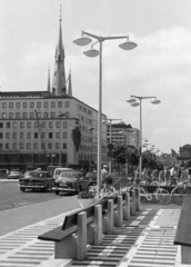 Svédország, Stockholm, Sergels Torg. Háttérben a Klarabergsgatan 23-as számú épület és a Szent Klára-templom (Sankta Klara kyrka) tornya., 1970, Kopányi György, Fortepan #206378