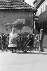 Magyarország, Győr, Dunakapu tér, jobbra a Stelczer Lajos utca torkolata., 1968, Kereki Sándor, kerékpár, kerékpár tároló, Fortepan #206398